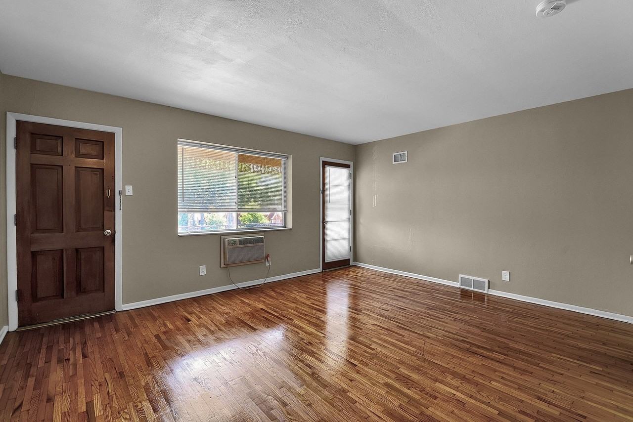 4421A Donovan Ave - Photo 6 of 11