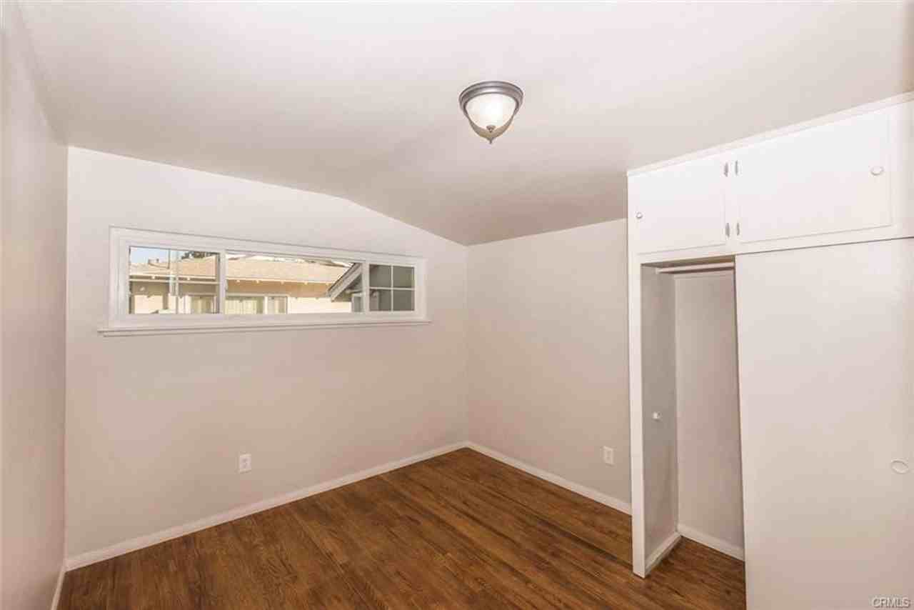 1054 N Grand St - Photo 3 of 4