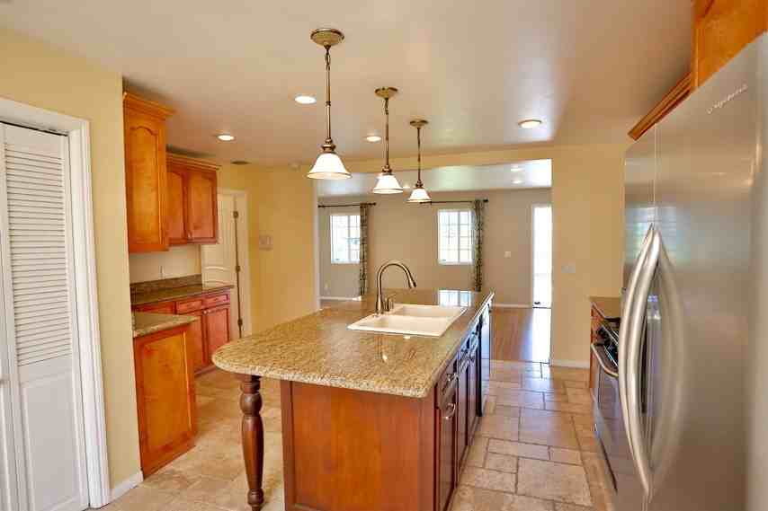 4908 Denny Ave - Photo 5 of 50