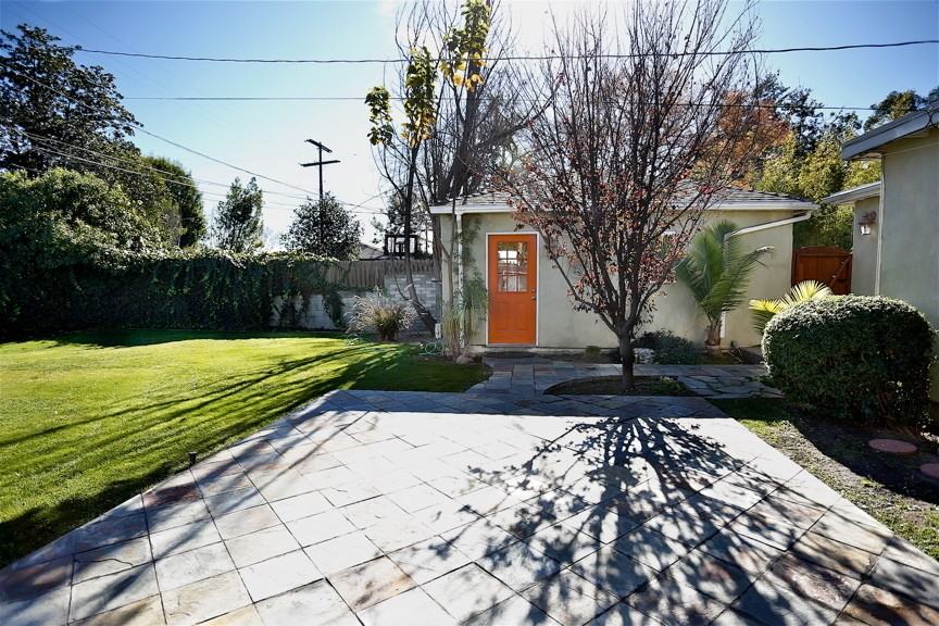 4908 Denny Ave - Photo 7 of 50