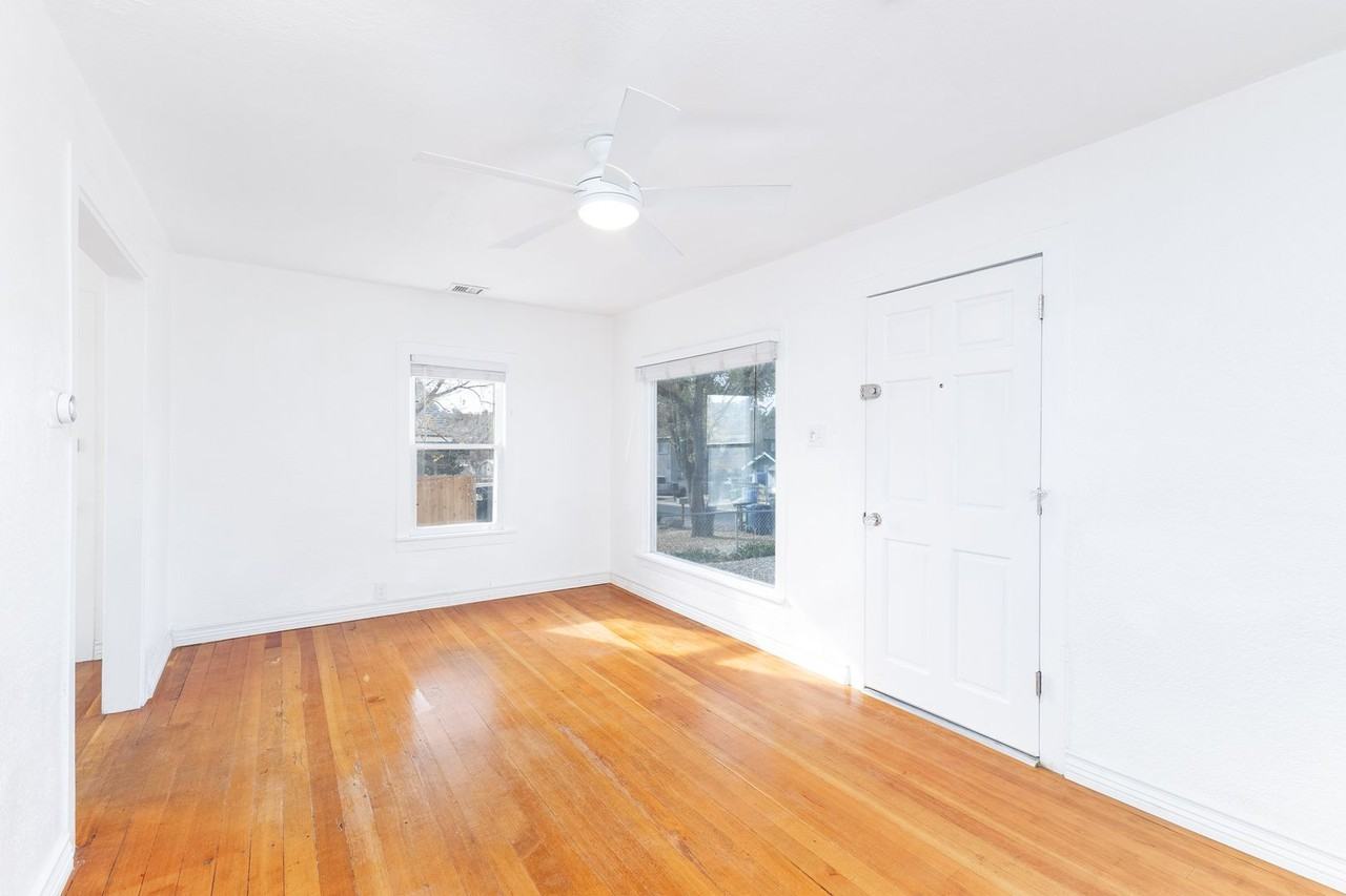 733 4th St - Photo 3 of 35