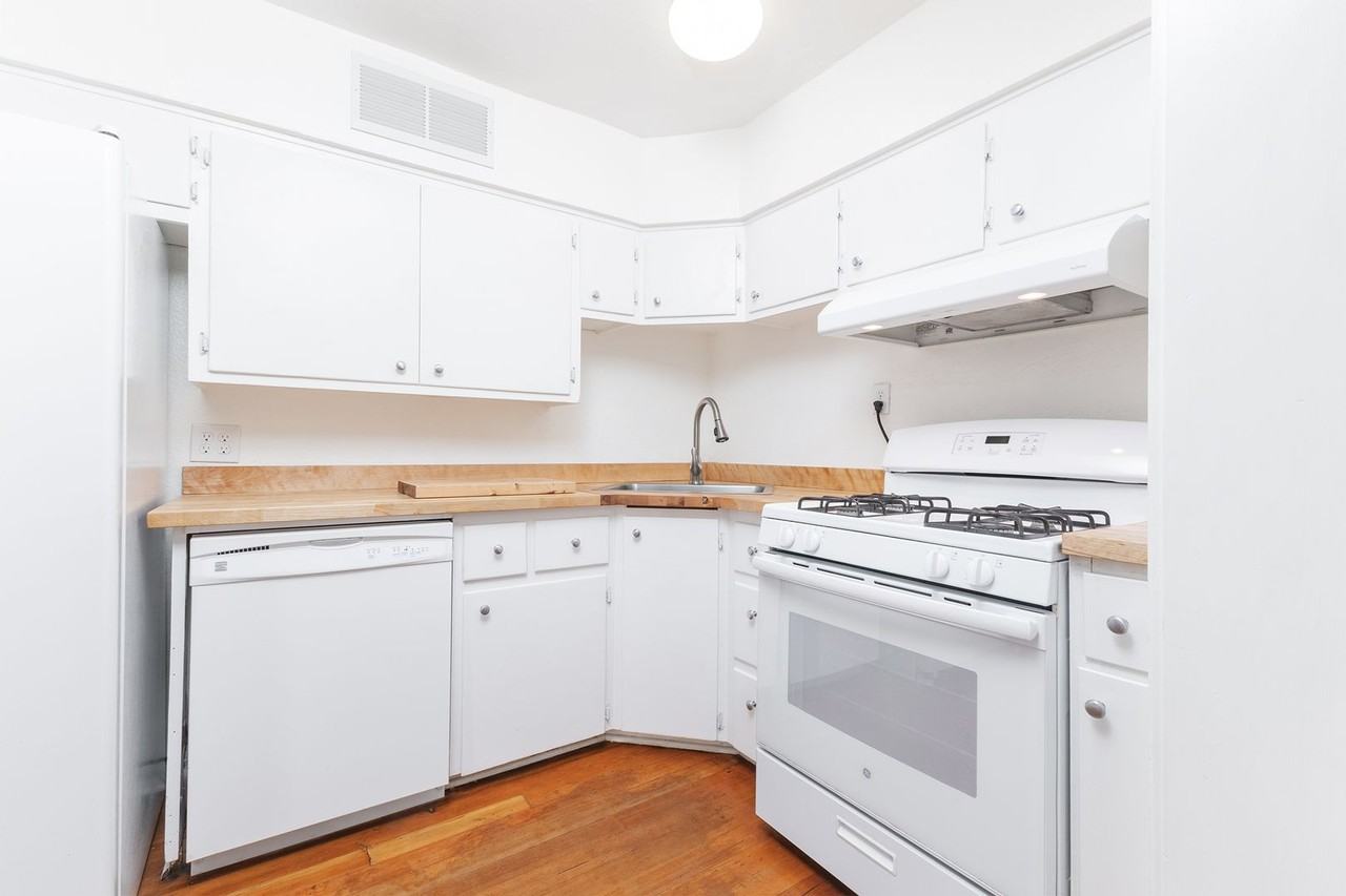 733 4th St - Photo 6 of 35