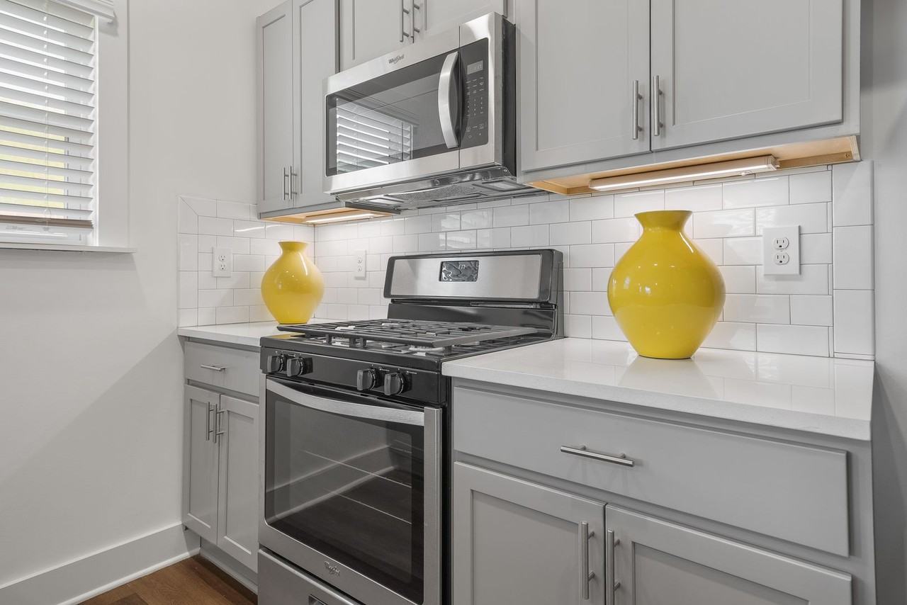 4121 Prentice St - Photo 3 of 31