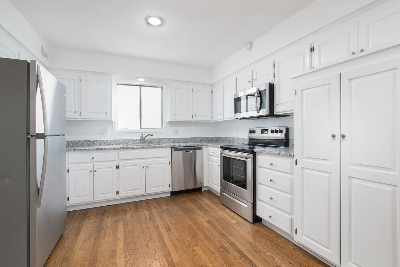 9700 N Campbell Dr - Photo 3 of 21