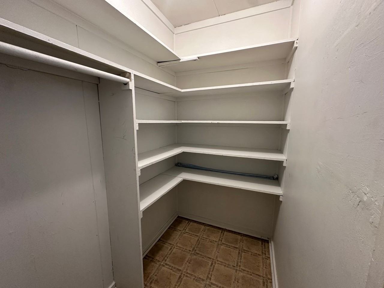 313 Bunker Ave - Photo 4 of 8