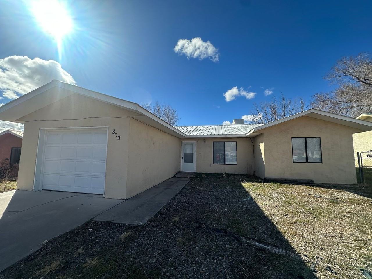 803 Saguaro St - Photo 2 of 17