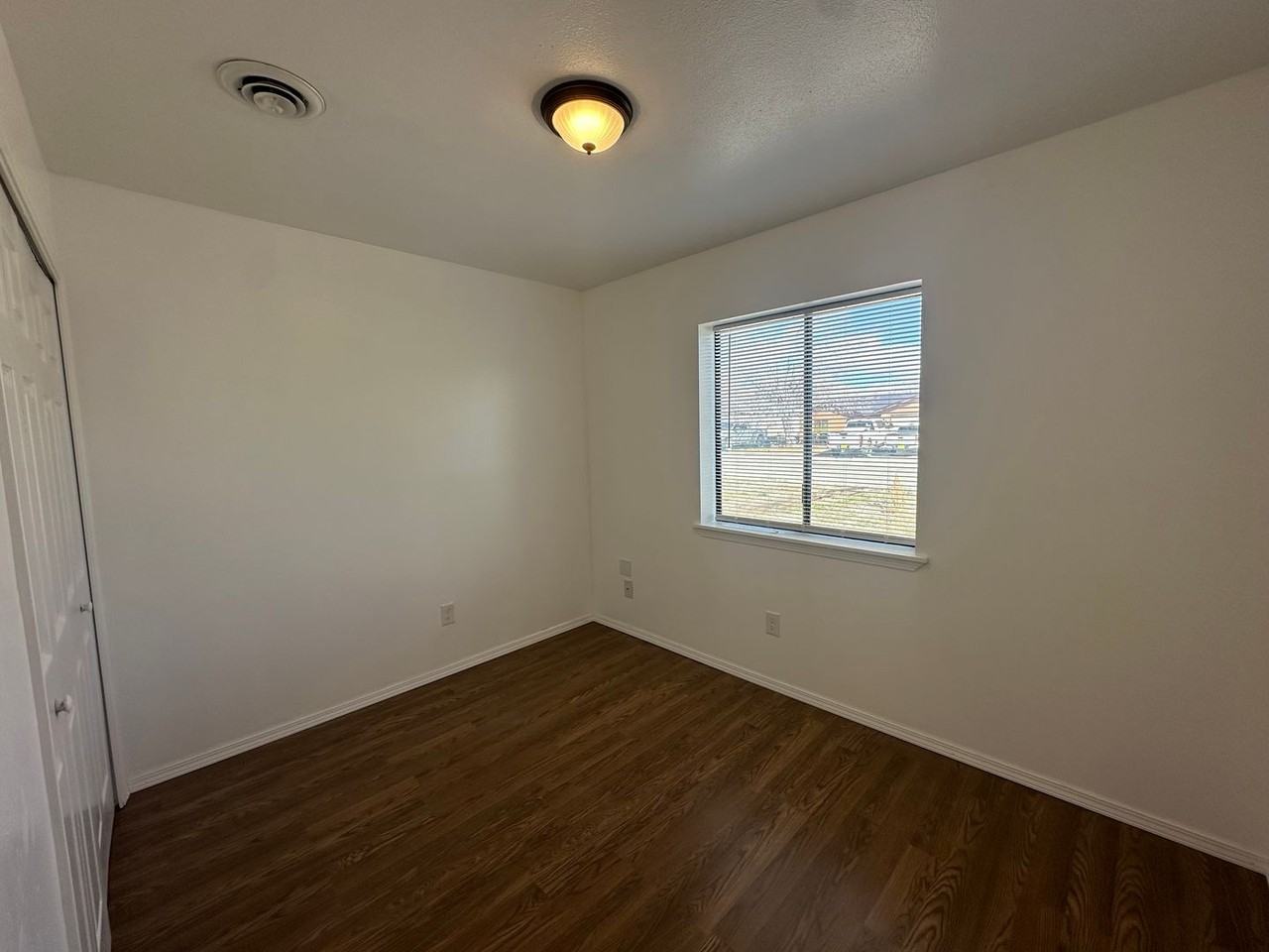 803 Saguaro St - Photo 7 of 17