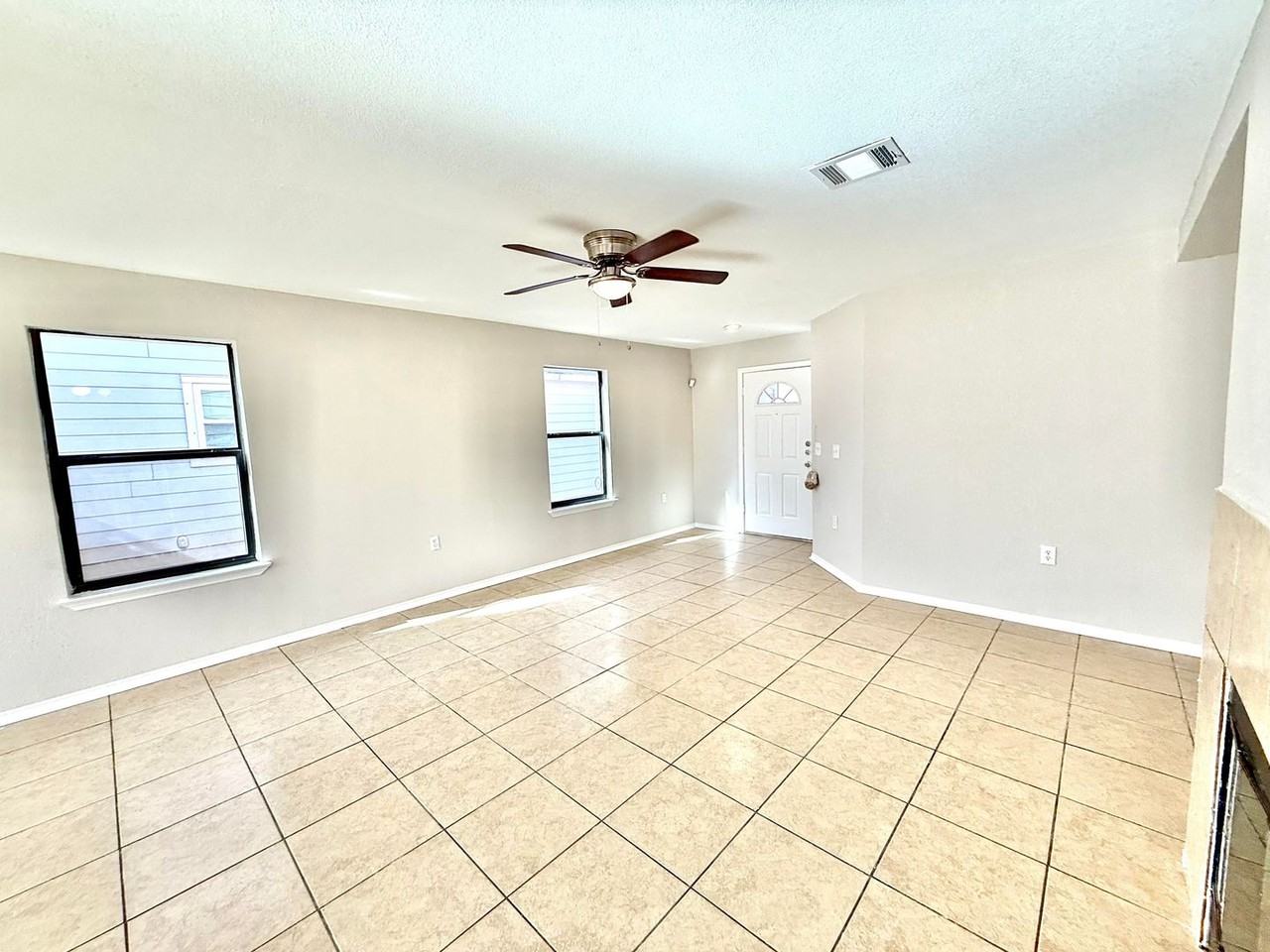 6721 Walkup Ln - Photo 3 of 17