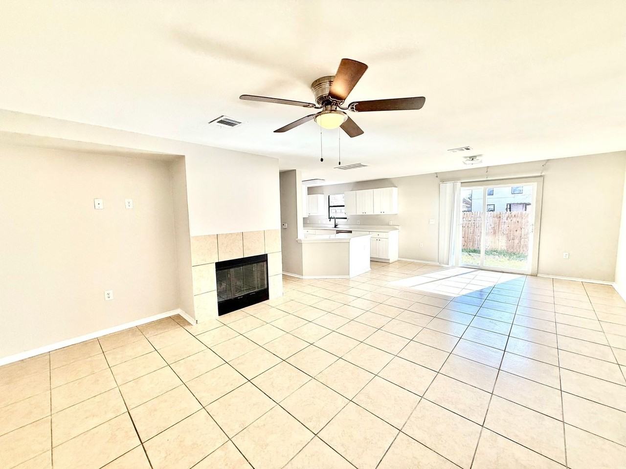 6721 Walkup Ln - Photo 4 of 17