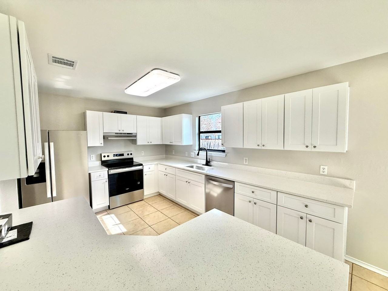 6721 Walkup Ln - Photo 6 of 17