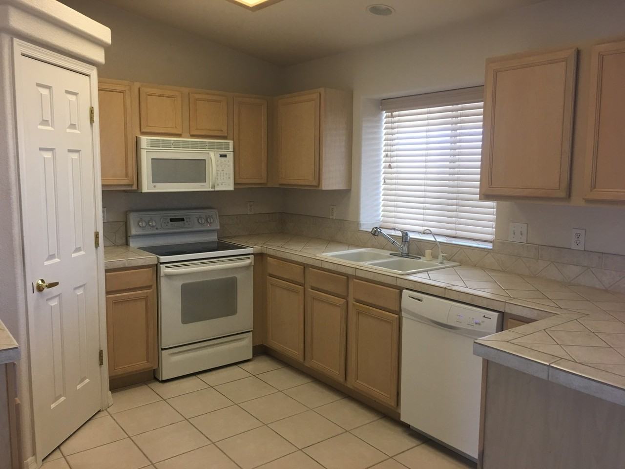 2994 Cisco Dr N - Photo 7 of 24