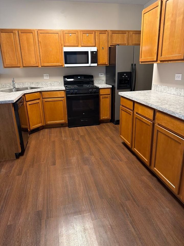 2279 Stoughton Dr - Photo 4 of 14