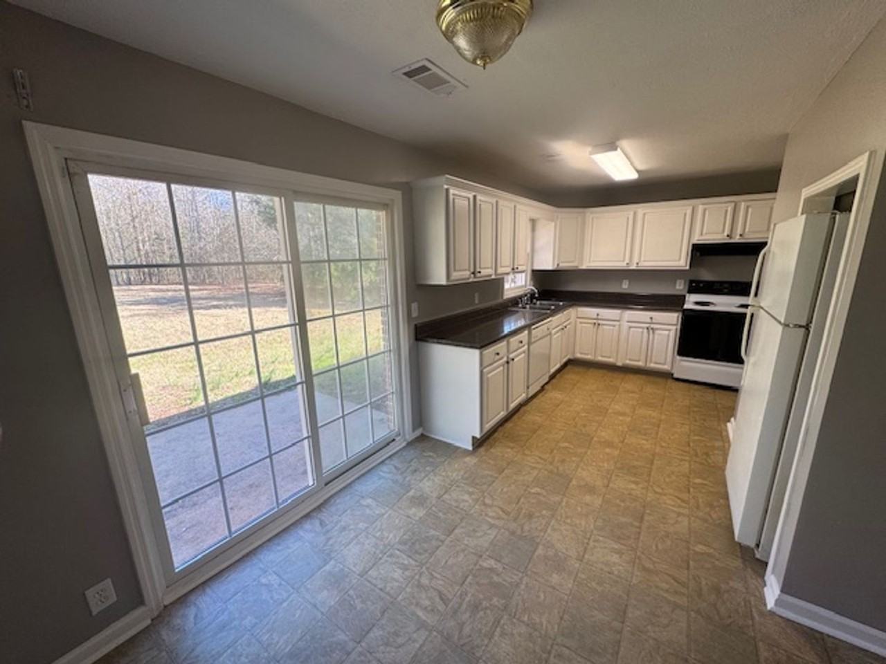 1858 Cannonville Rd - Photo 3 of 10