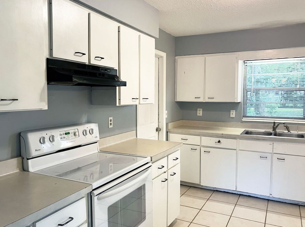 3504 Nw 51st Ave - Photo 3 of 20