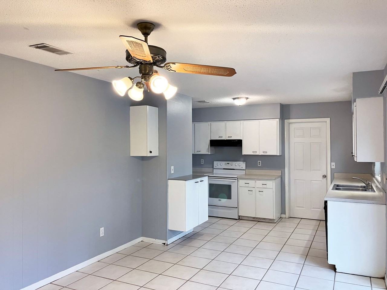 3504 Nw 51st Ave - Photo 5 of 20