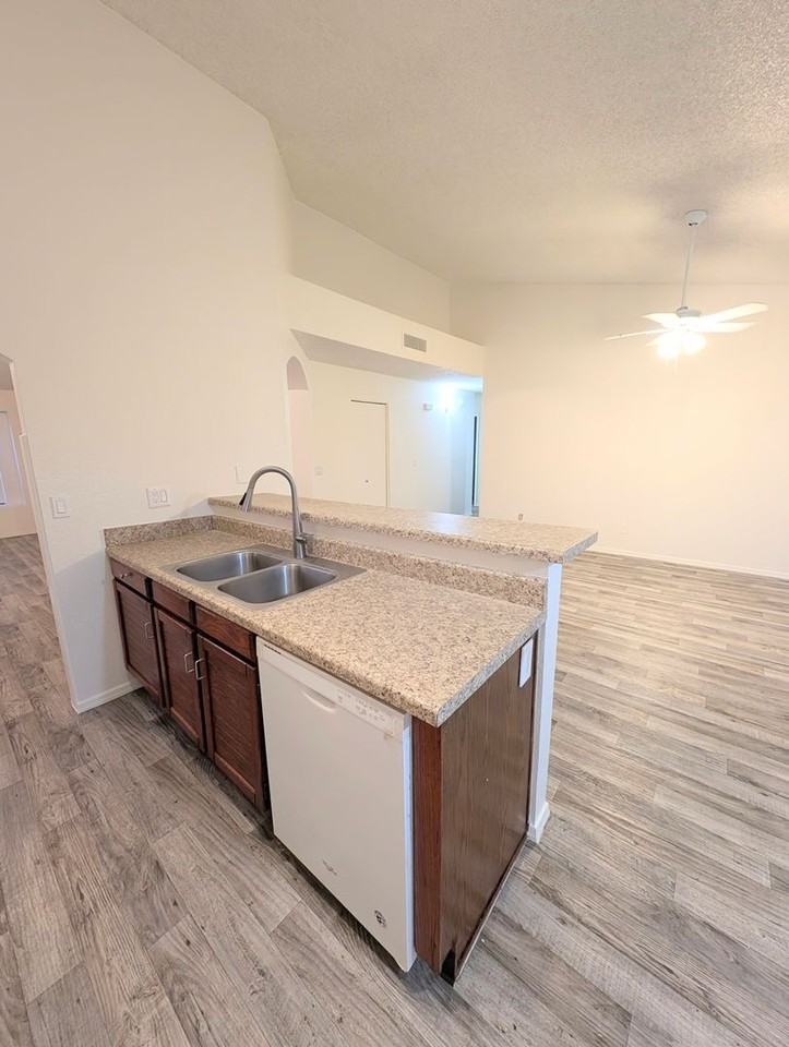 1142 E San Pedro Ave - Photo 5 of 24