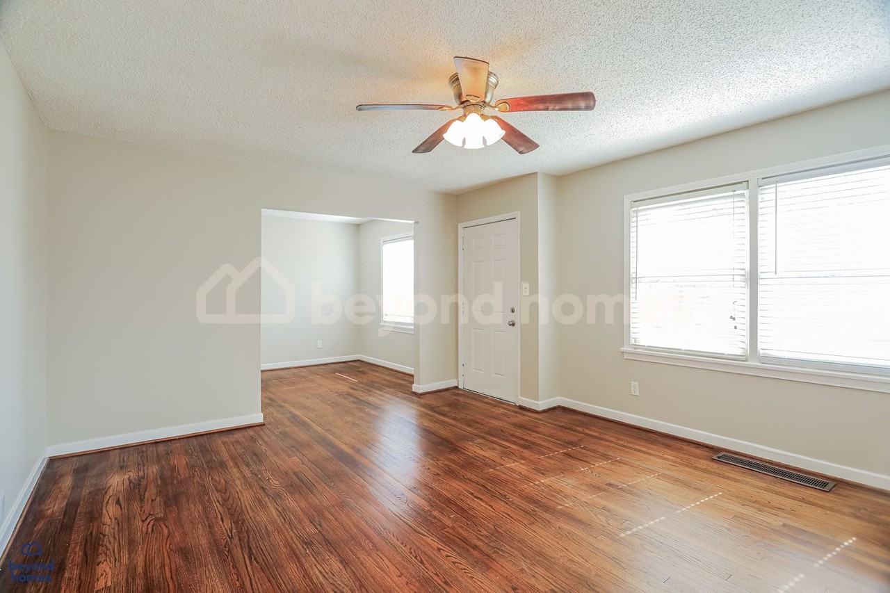 1028 Broadmoor Dr - Photo 6 of 30