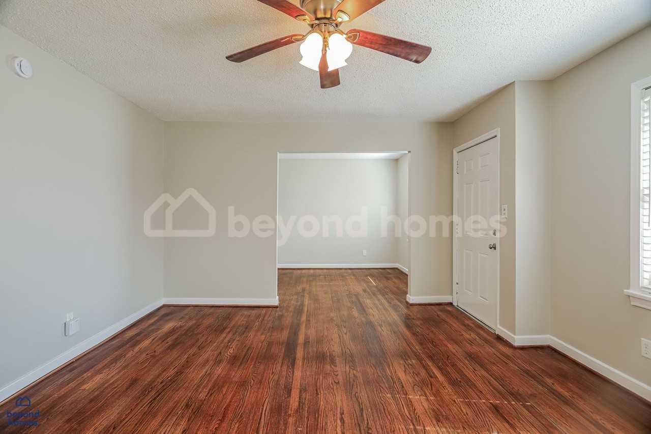 1028 Broadmoor Dr - Photo 7 of 30