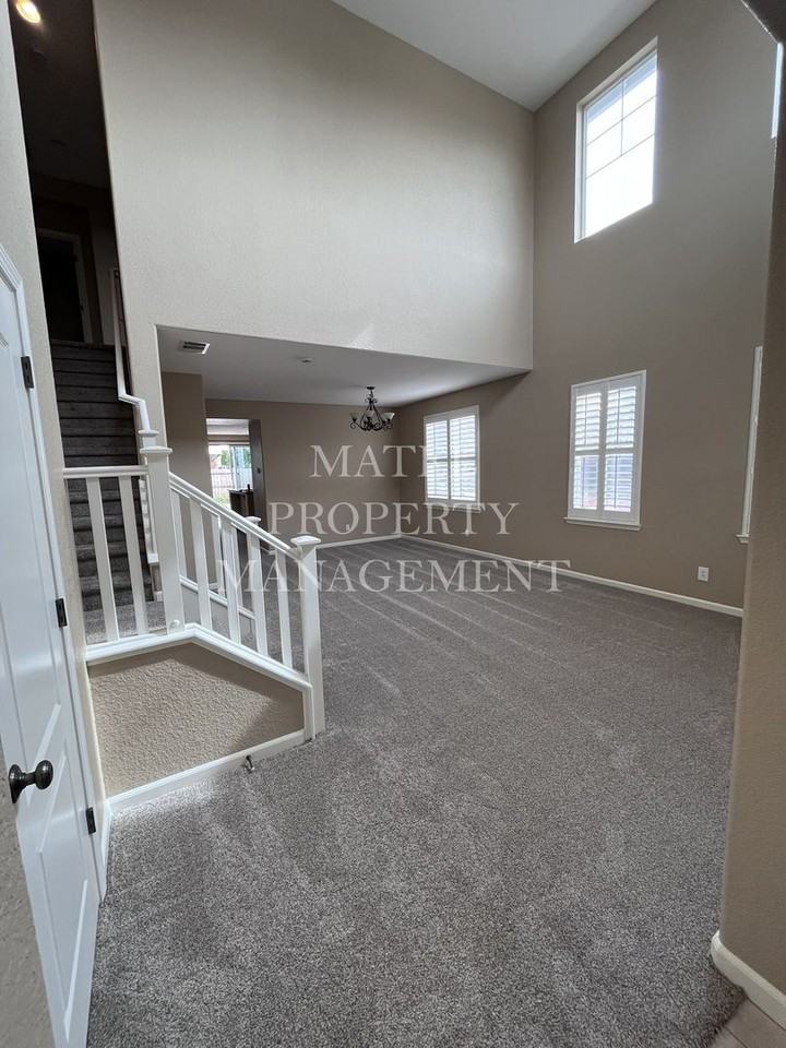 2900 Temescal Dr - Photo 4 of 24