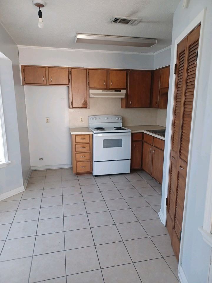 944 Sybil Dr - Photo 3 of 6