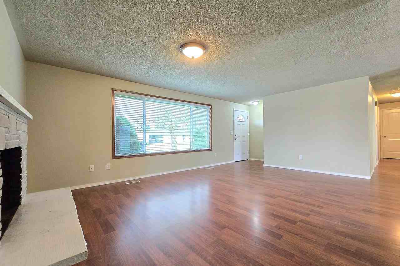 8432 45th Dr Ne - Photo 3 of 25