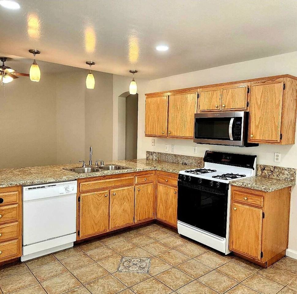 4316 Range Dr - Photo 4 of 9