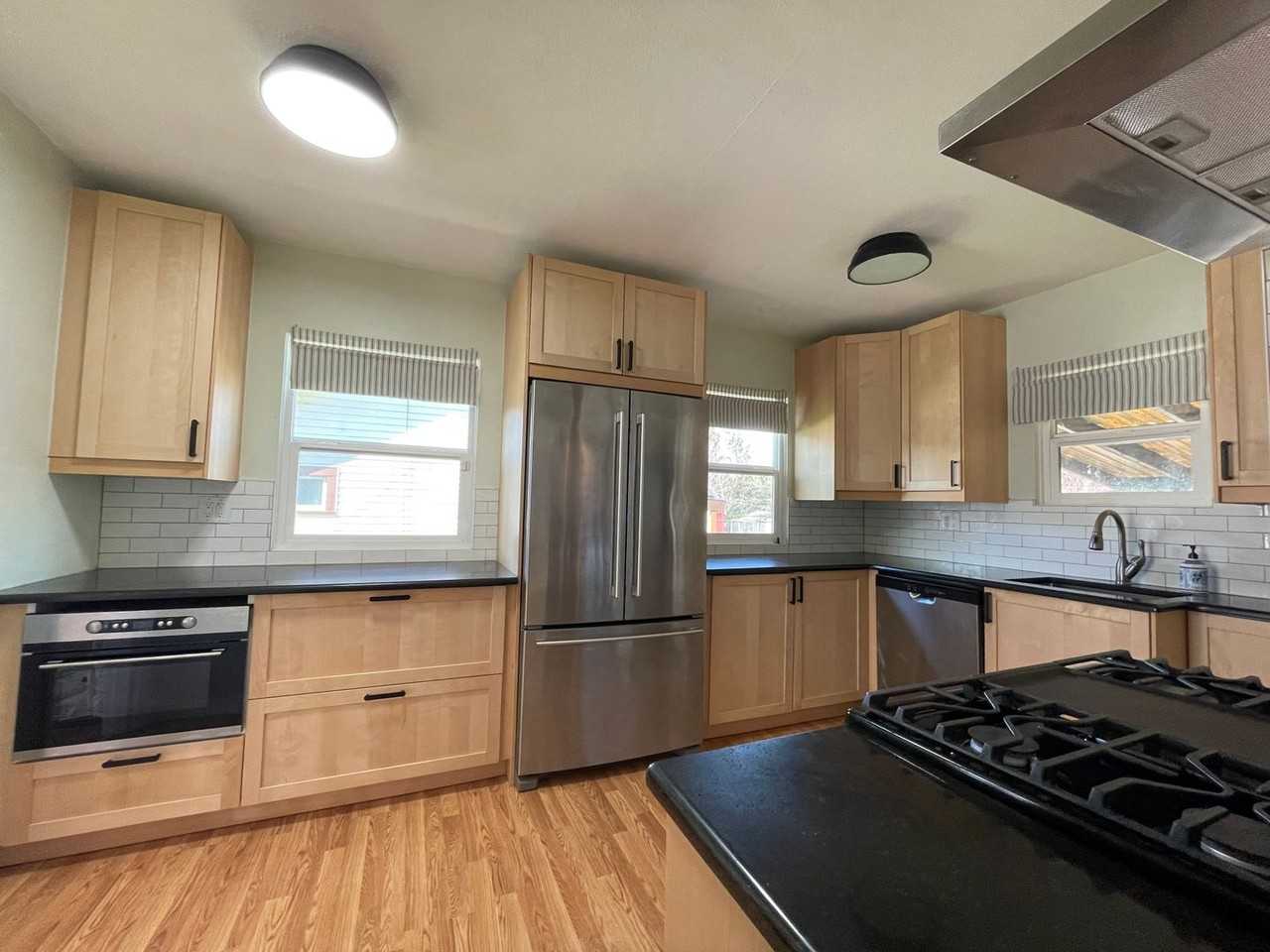 9565 N Kellogg St - Photo 4 of 26