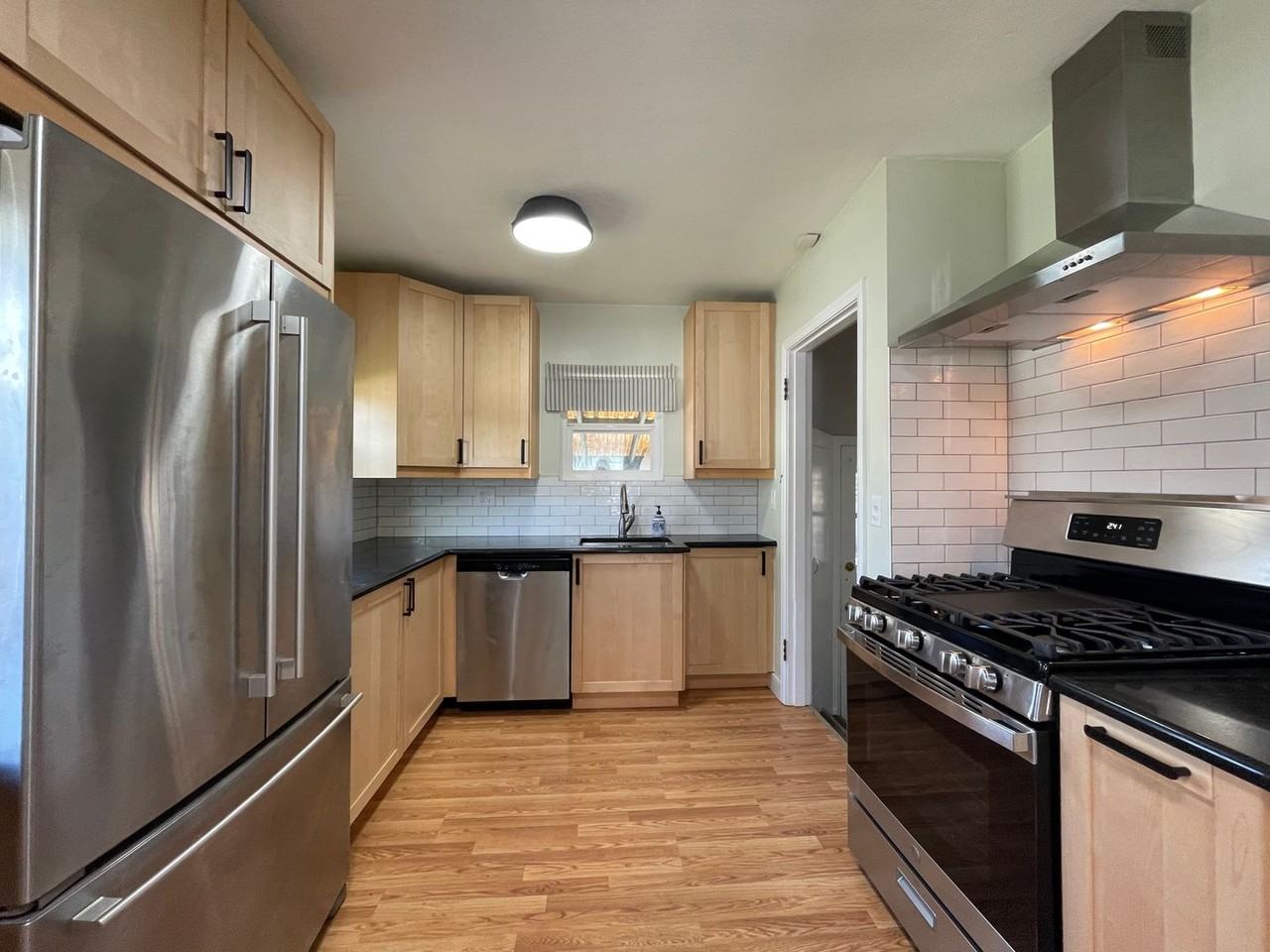 9565 N Kellogg St - Photo 5 of 26