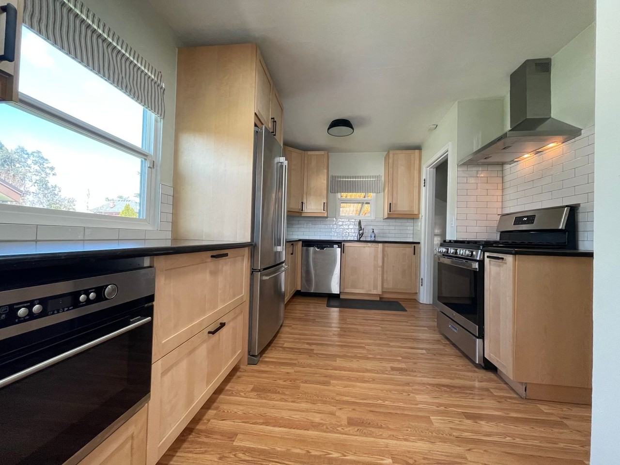 9565 N Kellogg St - Photo 6 of 26