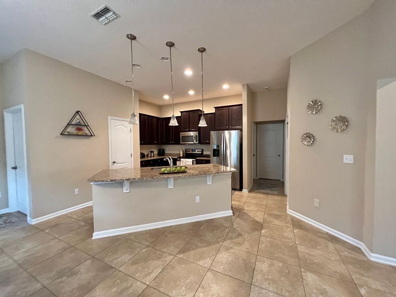 15805 Twin Creek Dr - Photo 6 of 20