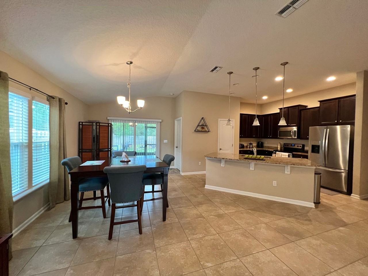 15805 Twin Creek Dr - Photo 7 of 20