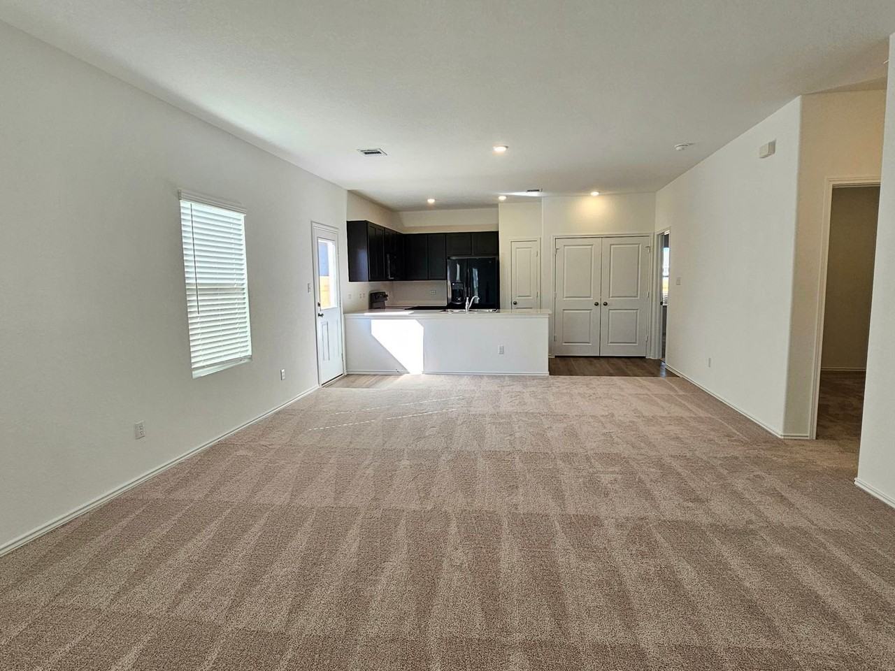 418 Paddlefish Ln - Photo 4 of 30