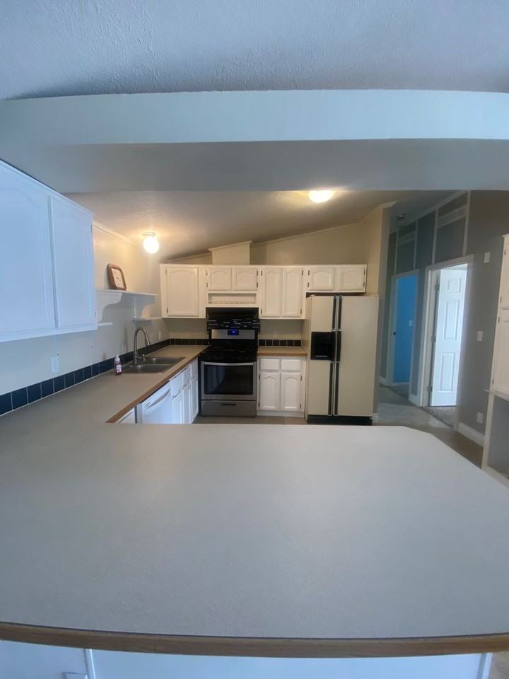 911 E 2970 S - Photo 4 of 23