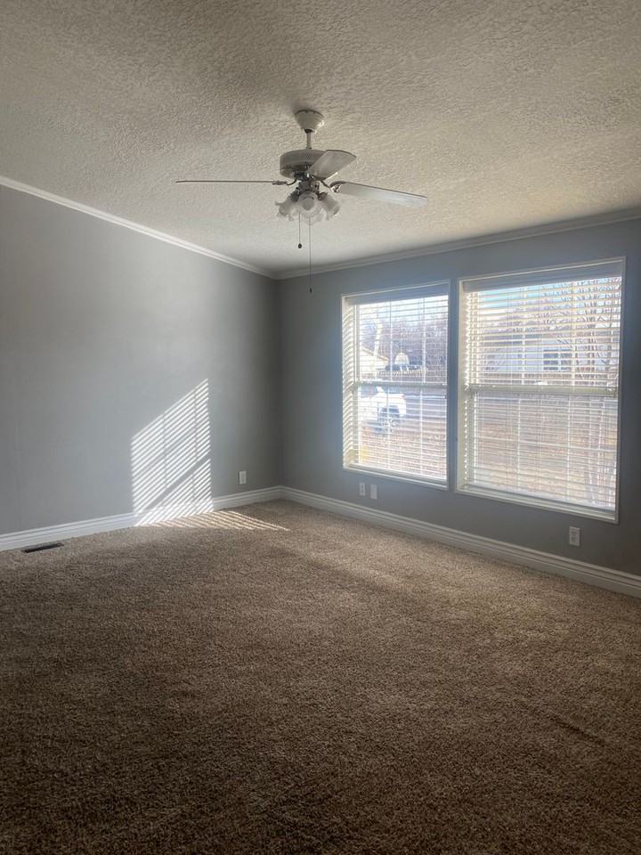 911 E 2970 S - Photo 7 of 23