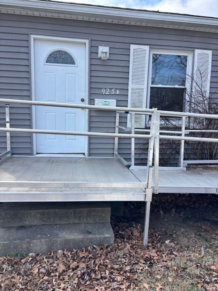 925 Stanley Ave - Photo 2 of 24