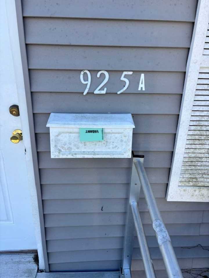 925 Stanley Ave - Photo 3 of 24