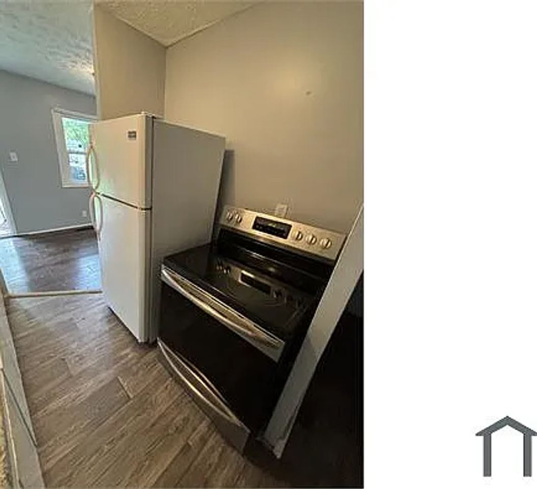 2924 N Euclid Ave - Photo 2 of 11