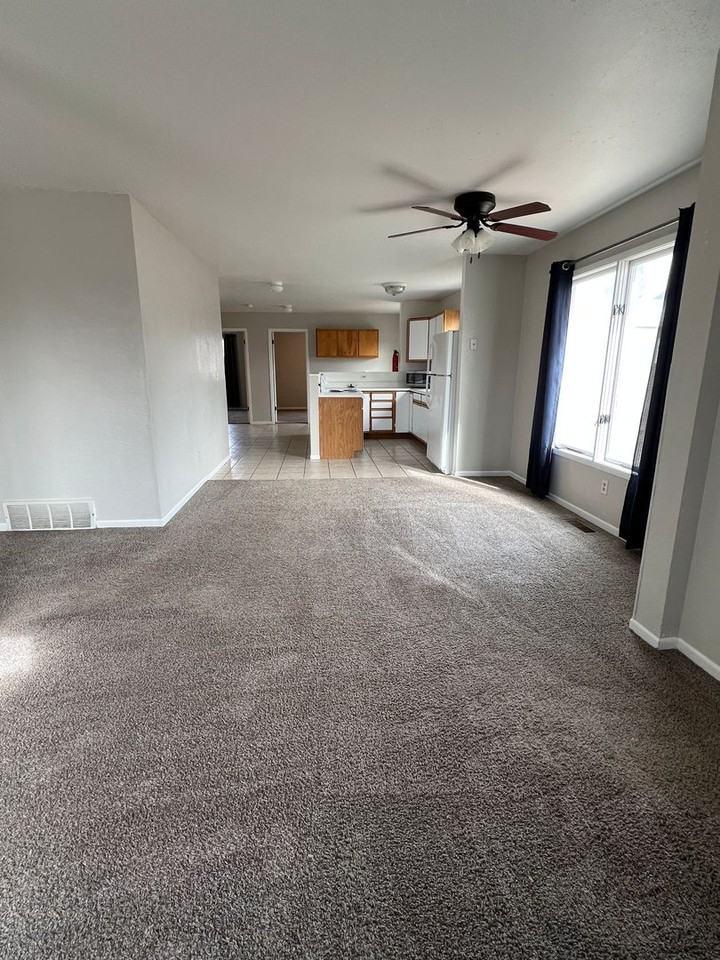 232 E New York St - Photo 5 of 24