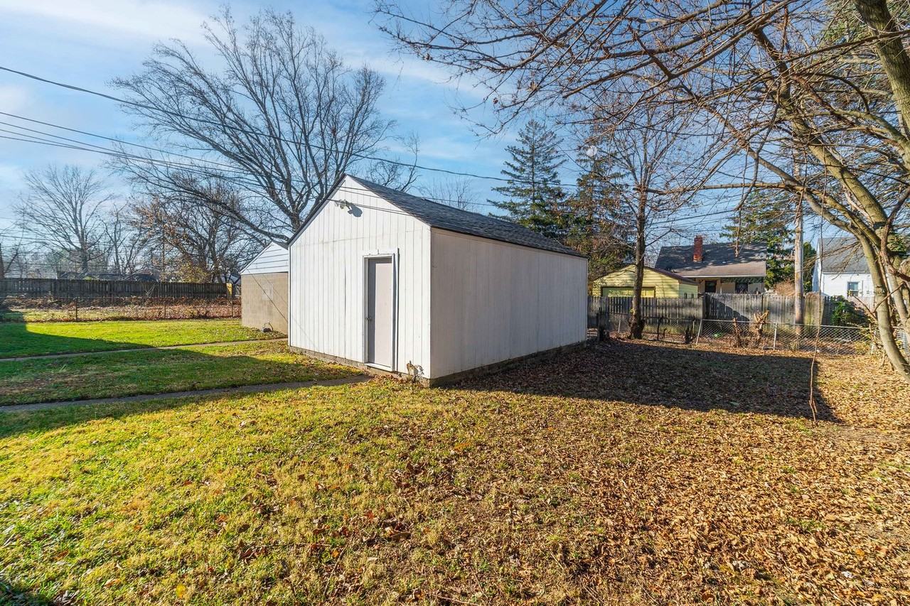 2273 Homestead Dr - Photo 2 of 12