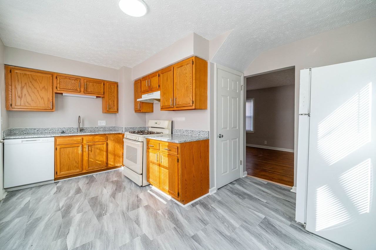 2273 Homestead Dr - Photo 3 of 12