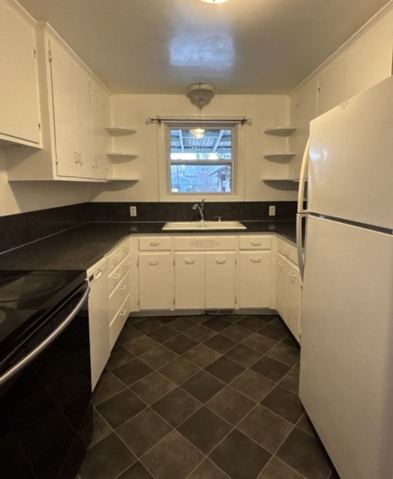 2040 17th St Ne - Photo 4 of 14