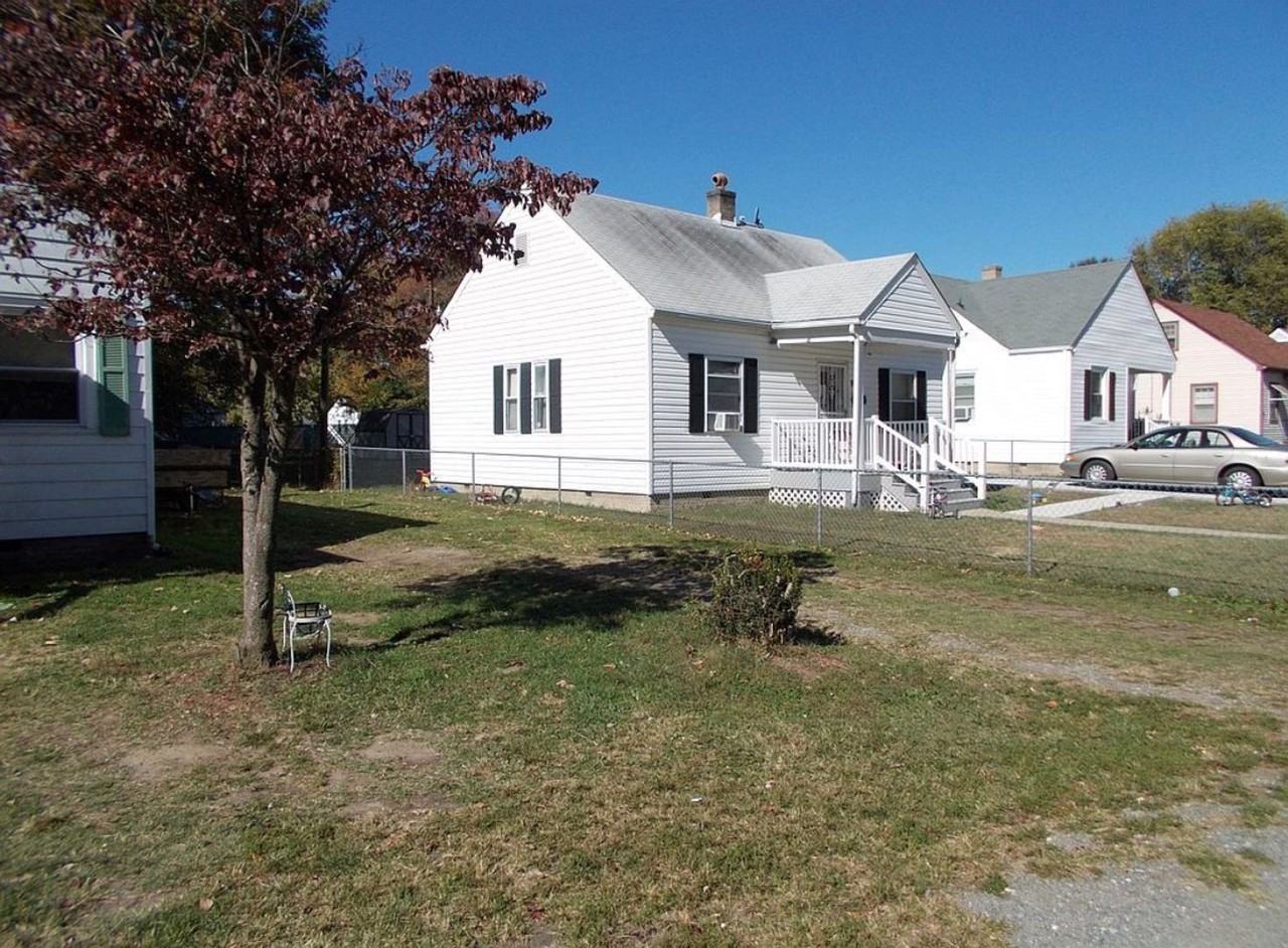 1307 Overlook St - Photo 2 of 5