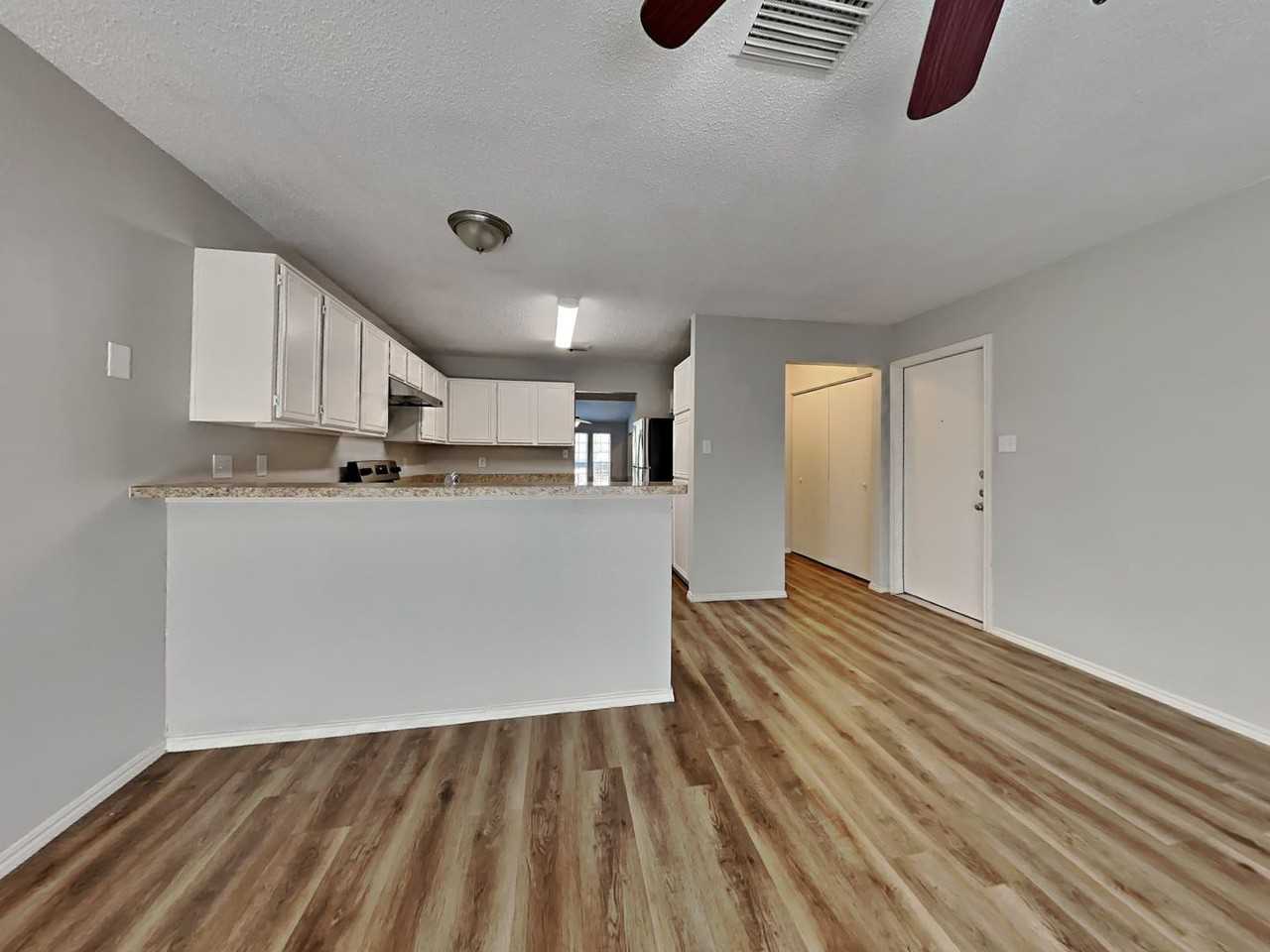 10619 Woodleaf Dr - Photo 5 of 20