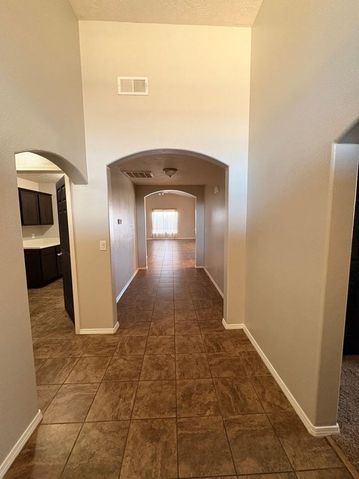 4626 N Backstretch Rd - Photo 3 of 13