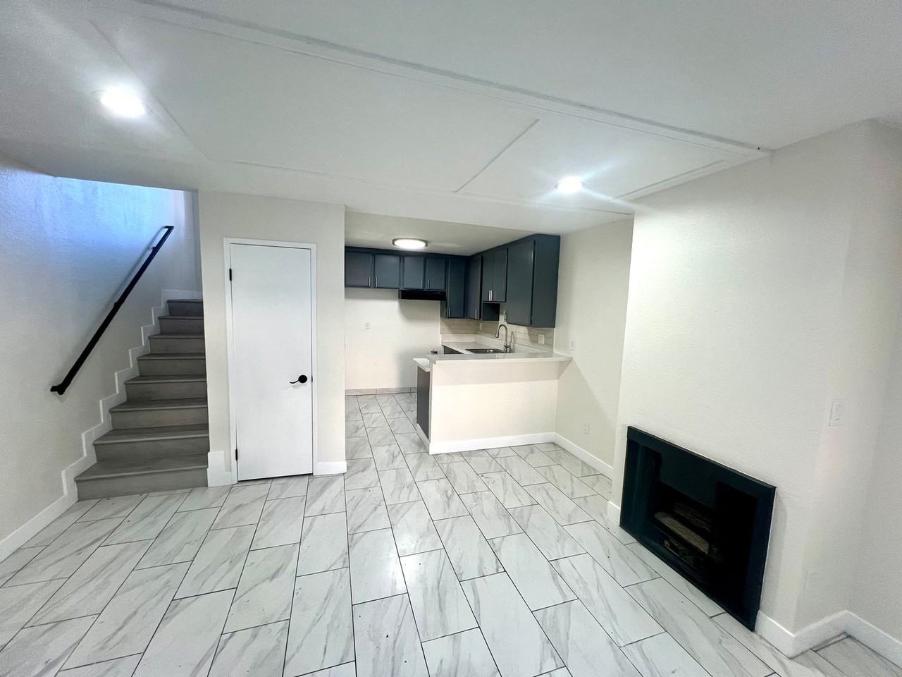 6911 Woodley Ave. - Photo 5 of 20