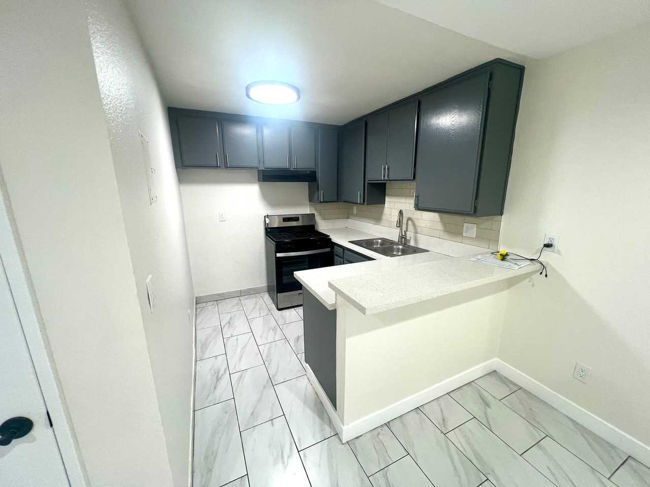 6911 Woodley Ave. - Photo 6 of 20