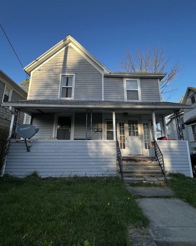 189 Saint Charles St - Photo 2 of 14