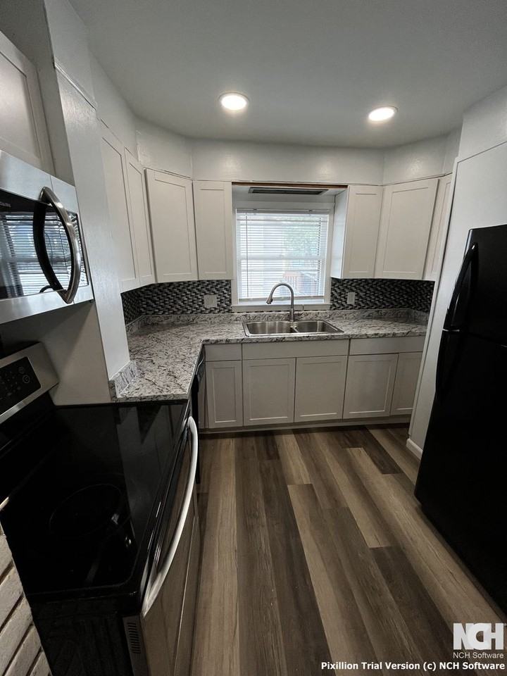 189 Saint Charles St - Photo 4 of 14