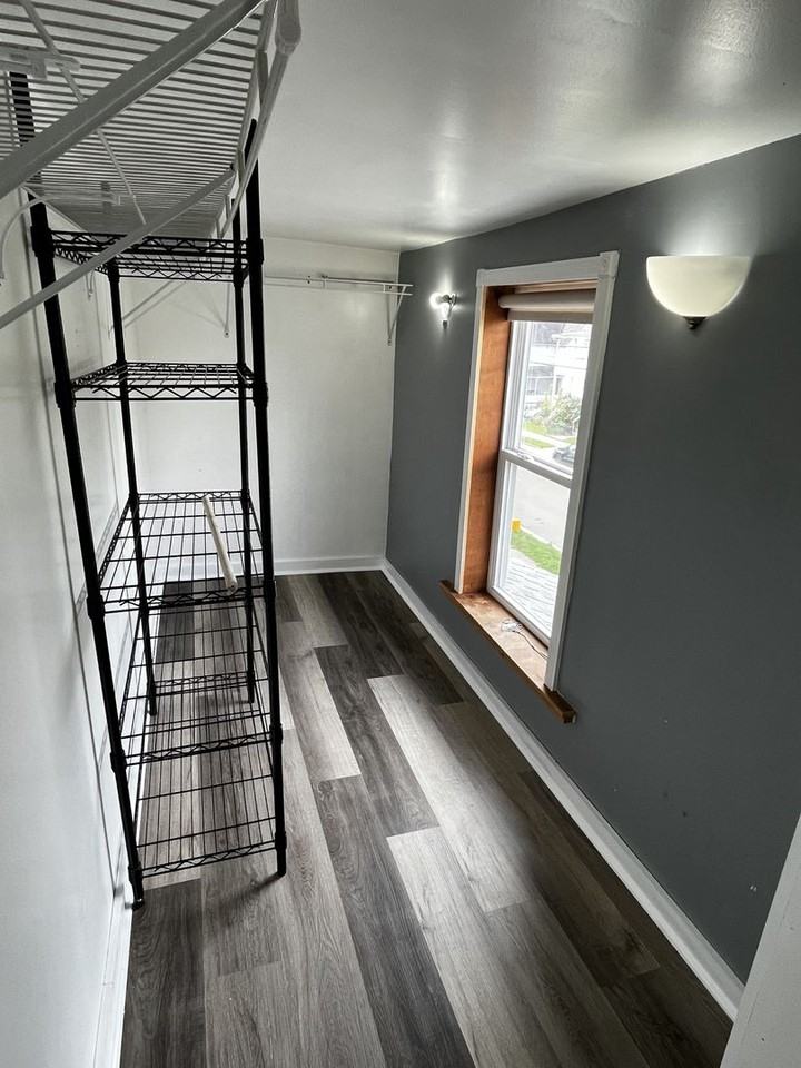 189 Saint Charles St - Photo 5 of 14