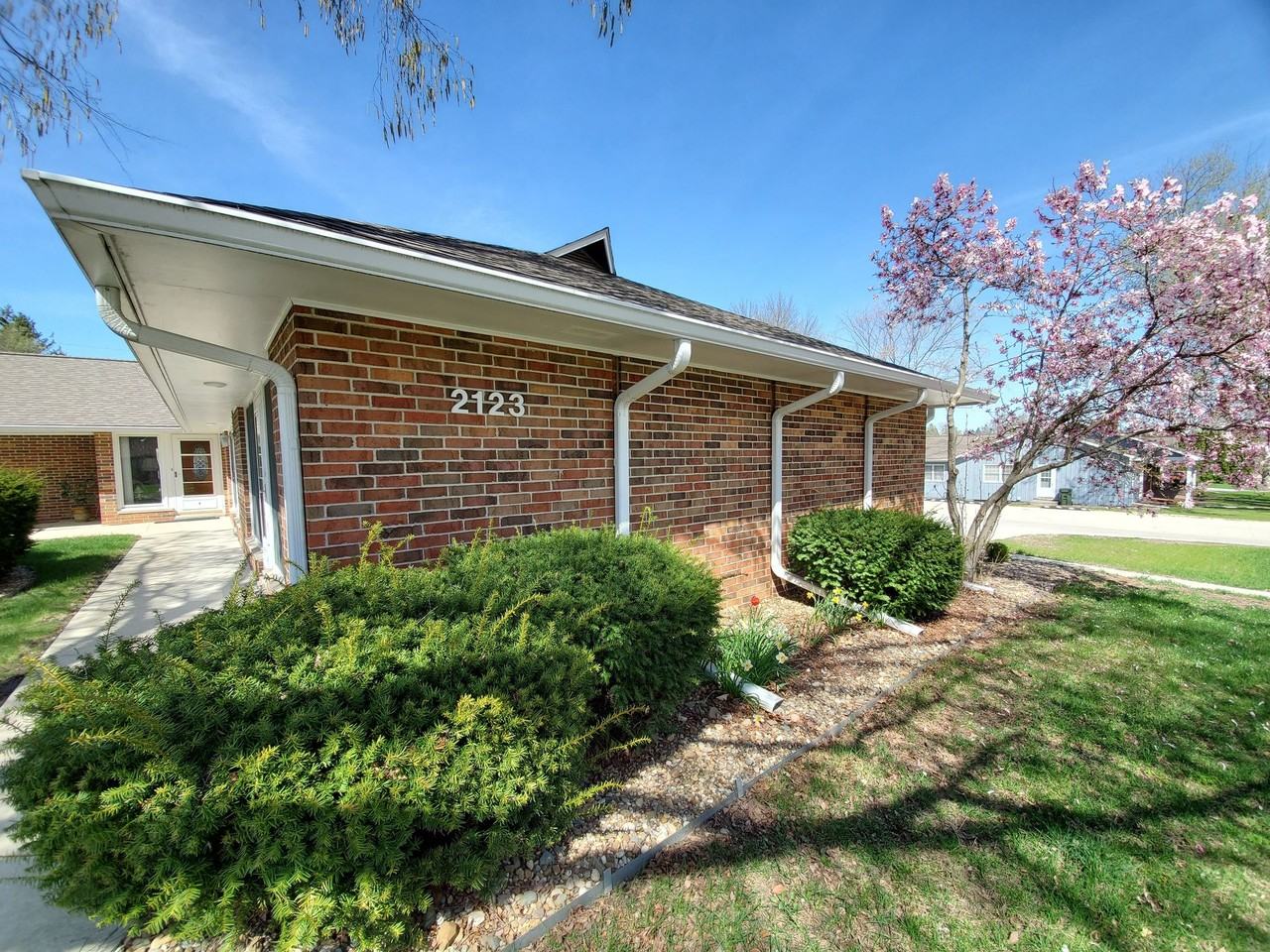 Crescent Drive 2123 - Photo 4 of 5